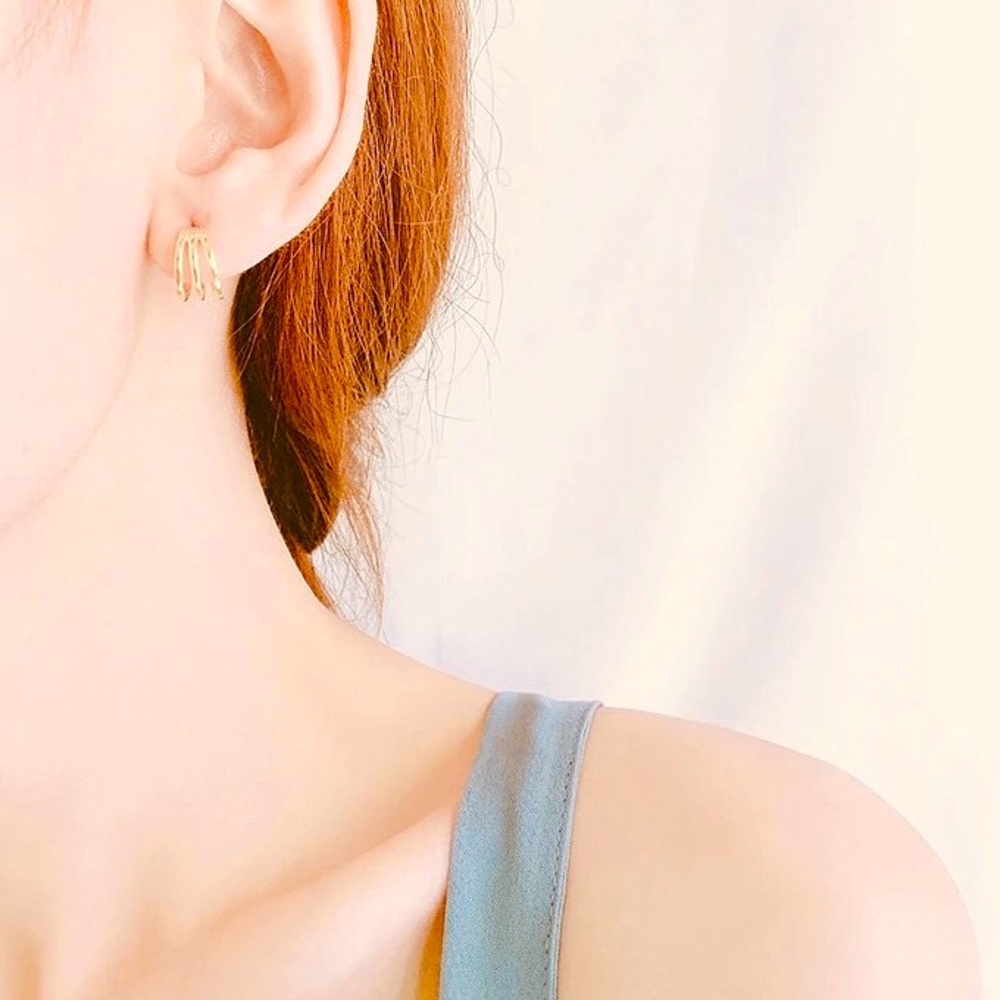 🌵4/$30 New Minimalist Gold Hoops - Picture 2 of 2